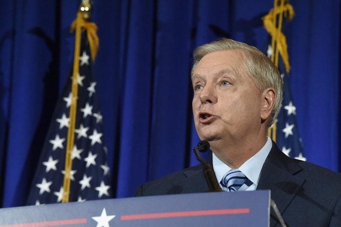 상원의회에서 연설 중인 린지 그레이엄(Lindsey Graham) 상원의원, 이미지 출처: AP News