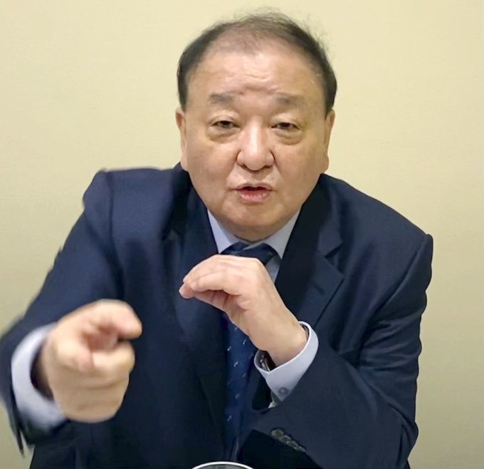 (서울 교도=연합뉴스) 한일의원연맹 회장을 지낸 강창일 주일 한국대사 내정자가 1일 서울 시내 모처에서 일본 기자들을 만나 일본과 관련해 논란이 됐던 자신의 과거 발언에 대해 해명하고 있다.