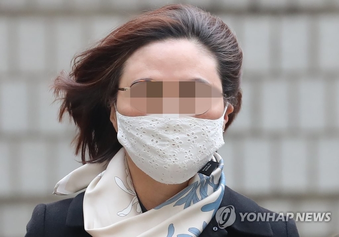 <strong>정경심 1심서 징역 4년·벌금 5억원…입시비리 유죄</strong>