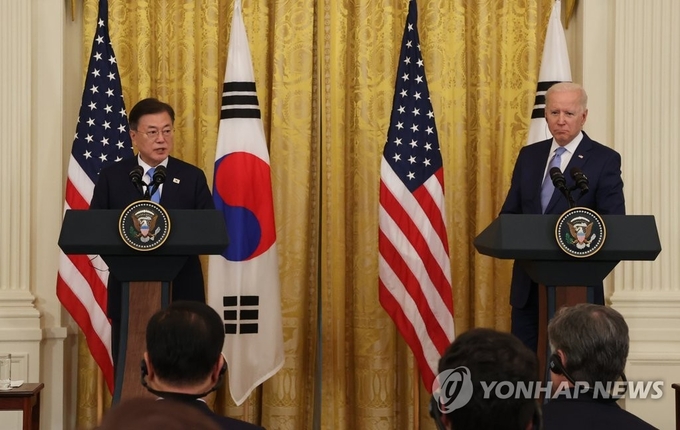 <strong>文 "美, 한국에 백신 직접지원" 바이든 "한국군 55만명에 제공"</strong>
